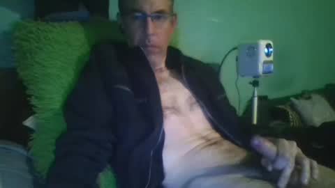 Snapshot of reyes_albert2006 chatting on December 21, 12:45 pm reyes_albert2006 online show from December 21, 12:45 pm