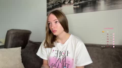 Snapshot of reyeva chatting on September 29, 8:41 am reyeva online show from September 29, 8:41 am
