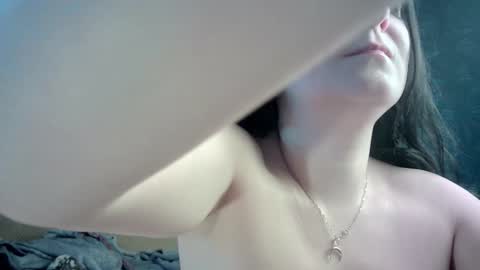 Snapshot of ria_32 chatting on December 15, 7:13 am ria_32 online show from December 15, 7:13 am