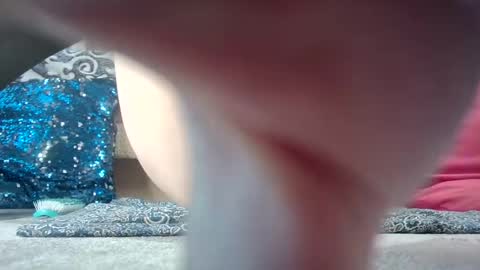 Snapshot of ria_32 chatting on February 26, 8:15 am ria_32 online show from February 26, 8:15 am