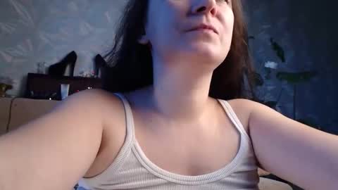 Snapshot of ria_32 chatting on October 18, 2:03 am ria_32 online show from October 18, 2:03 am