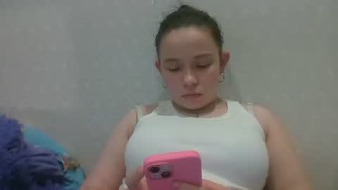 RiaLowelyt online show from June 3, 2:33 pm