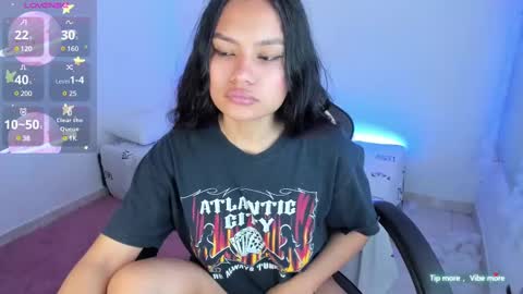 Snapshot of riana_kean chatting on February 12, 9:43 pm RianaK online show from February 12, 9:43 pm