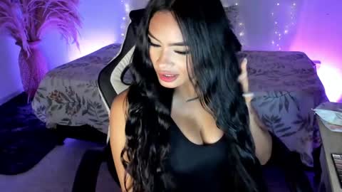 Snapshot of riana_kean chatting on May 21, 11:23 pm RianaK online show from May 21, 11:23 pm