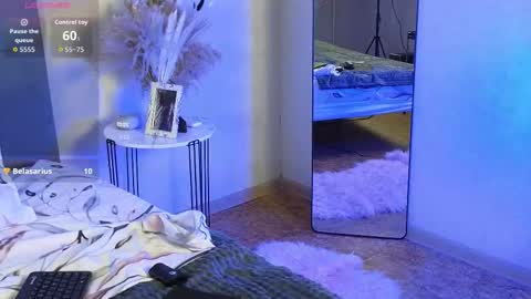 RIANA online show from February 2, 5:00 pm