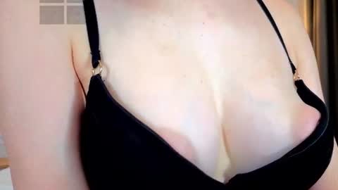 Snapshot of riawoods chatting on July 9, 8:46 pm Ria Woods online show from July 9, 8:46 pm