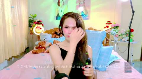 Snapshot of ribbinbovkoy chatting on May 7, 5:02 am ribbinbovkoy online show from May 7, 5:02 am