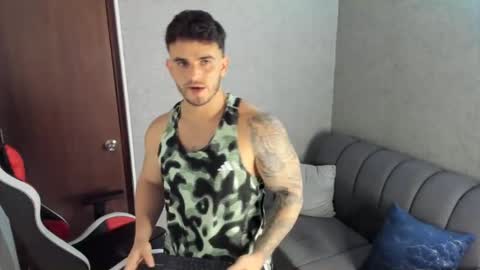 ricardogonzalez666 online show from December 11, 9:45 pm