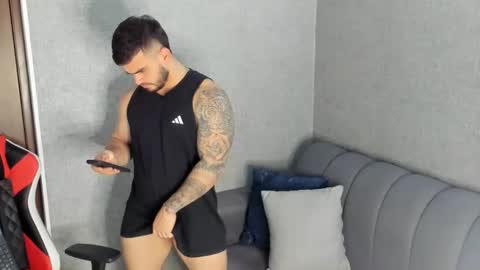 ricardogonzalez666 online show from January 3, 11:44 pm