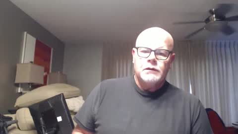 Snapshot of rich32937 chatting on March 8, 6:44 pm rich32937 online show from March 8, 6:44 pm