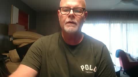 Snapshot of rich32937 chatting on April 2, 4:15 pm rich32937 online show from April 2, 4:15 pm