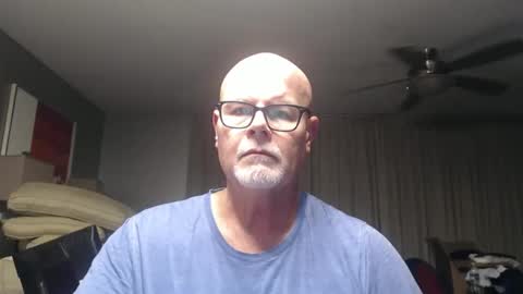 Snapshot of rich32937 chatting on April 8, 8:14 am rich32937 online show from April 8, 8:14 am
