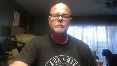 Snapshot of rich32937 chatting on April 13, 12:10 pm rich32937 online show from April 13, 12:10 pm