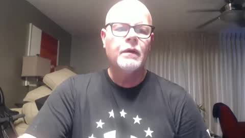 Snapshot of rich32937 chatting on April 19, 6:43 pm rich32937 online show from April 19, 6:43 pm
