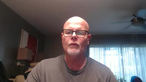 Snapshot of rich32937 chatting on May 10, 6:46 pm rich32937 online show from May 10, 6:46 pm