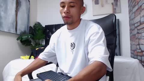 richar_voller online show from December 27, 11:39 am