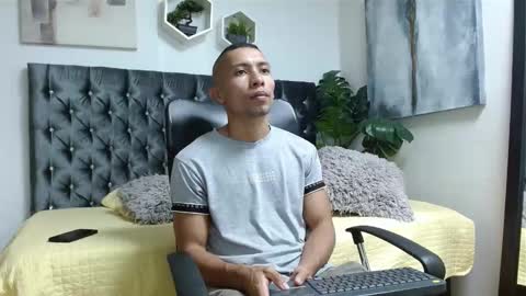 richar_voller online show from February 11, 12:37 pm