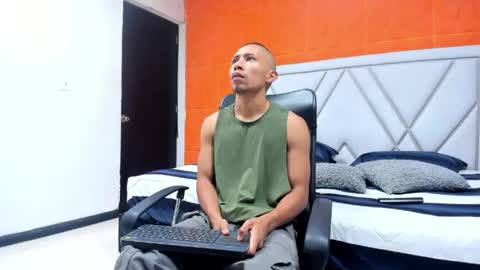 richar_voller online show from April 29, 11:36 am