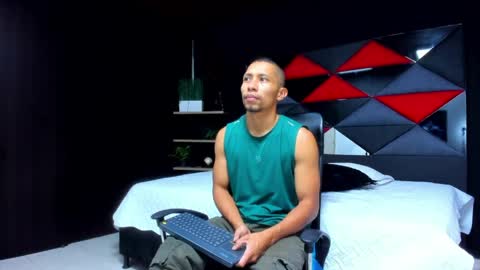 Snapshot of richar_voller chatting on May 5, 11:18 am richar_voller online show from May 5, 11:18 am
