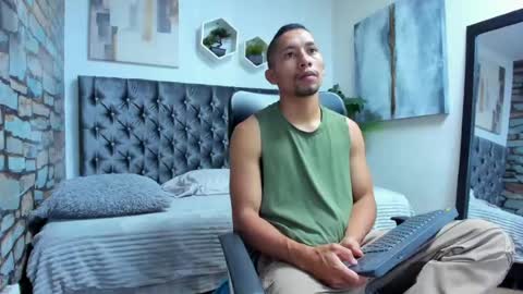 Snapshot of richar_voller chatting on May 20, 11:27 am richar_voller online show from May 20, 11:27 am