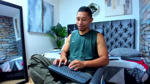 Snapshot of richar_voller chatting on May 28, 11:29 am richar_voller online show from May 28, 11:29 am