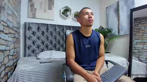 Snapshot of richar_voller chatting on July 4, 11:27 am richar_voller online show from July 4, 11:27 am