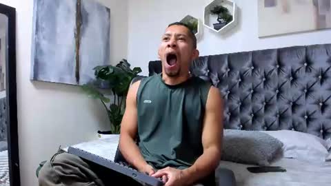 Snapshot of richar_voller chatting on July 27, 11:28 am richar_voller online show from July 27, 11:28 am