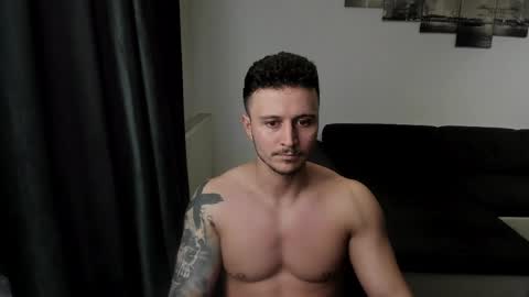 Snapshot of richarddarell chatting on June 9, 5:08 am RichardDarell online show from June 9, 5:08 am