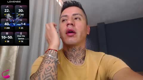 Snapshot of richi_grubby chatting on January 1, 7:53 pm David online show from January 1, 7:53 pm