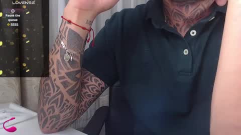 Snapshot of richi_grubby chatting on February 10, 10:09 pm David online show from February 10, 10:09 pm