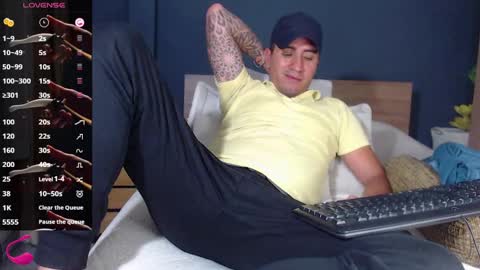 Snapshot of richi_grubby chatting on February 15, 11:25 pm David online show from February 15, 11:25 pm