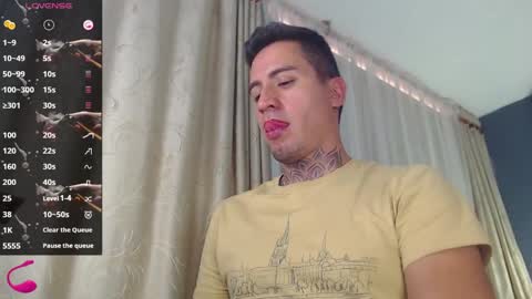 Snapshot of richi_grubby chatting on February 16, 8:55 pm David online show from February 16, 8:55 pm