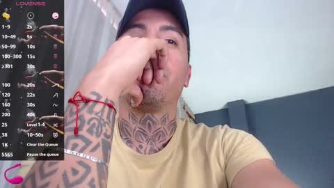 Snapshot of richi_grubby chatting on February 17, 6:04 pm David online show from February 17, 6:04 pm