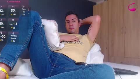 Snapshot of richi_grubby chatting on March 12, 5:49 pm David online show from March 12, 5:49 pm