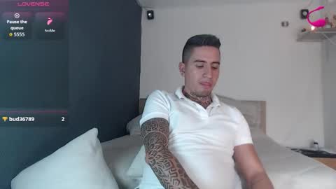 Snapshot of richi_grubby chatting on November 11, 9:37 pm David online show from November 11, 9:37 pm