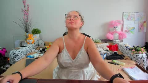 Snapshot of richlucky555 chatting on June 4, 1:17 pm Anna - not anna - right Anna online show from June 4, 1:17 pm