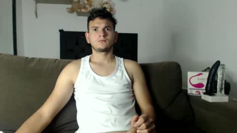 Snapshot of richr_latin_boy chatting on March 2, 4:21 pm rich online show from March 2, 4:21 pm