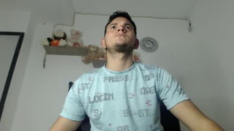 Snapshot of richr_latin_boy chatting on March 4, 2:06 am rich online show from March 4, 2:06 am