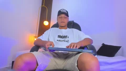 Ricky  online show from February 5, 9:50 pm