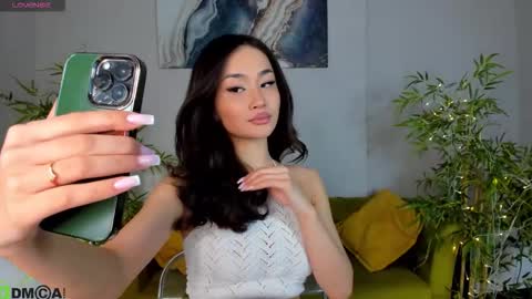 Snapshot of riddle_layla chatting on March 20, 9:14 am Layla online show from March 20, 9:14 am