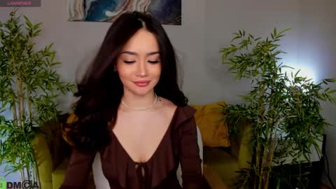 Snapshot of riddle_layla chatting on April 1, 9:10 am Layla online show from April 1, 9:10 am