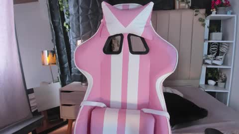 RIHONNA online show from March 3, 3:51 pm