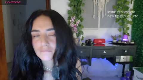 Snapshot of riiley_ chatting on July 19, 8:40 am Independent model online show from July 19, 8:40 am