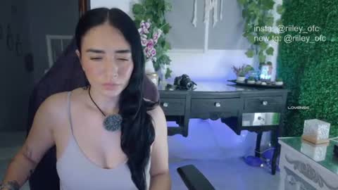 Snapshot of riiley_ chatting on July 23, 7:39 am Independent model online show from July 23, 7:39 am