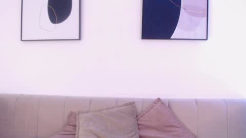 Snapshot of riley_bensongh chatting on December 6, 8:40 pm Riley online show from December 6, 8:40 pm