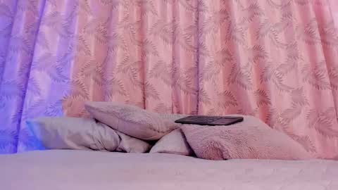 Snapshot of riley_bensongh chatting on September 18, 9:50 pm Riley online show from September 18, 9:50 pm