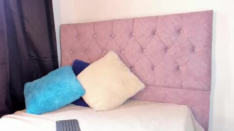 Snapshot of riley_colors chatting on January 29, 8:35 pm Riley online show from January 29, 8:35 pm