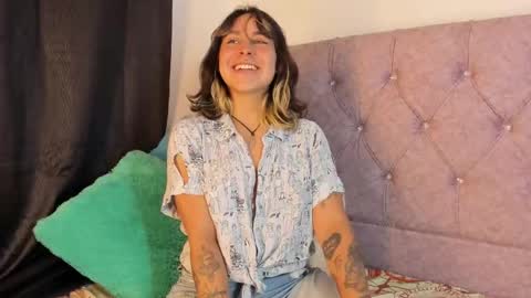 Snapshot of riley_colors chatting on February 3, 11:26 pm Riley online show from February 3, 11:26 pm