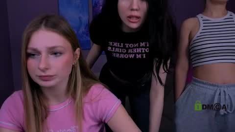 Snapshot of riley_sanders chatting on December 17, 8:48 pm Meow online show from December 17, 8:48 pm