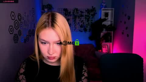 Snapshot of riley_sanders chatting on June 7, 7:28 pm Meow online show from June 7, 7:28 pm